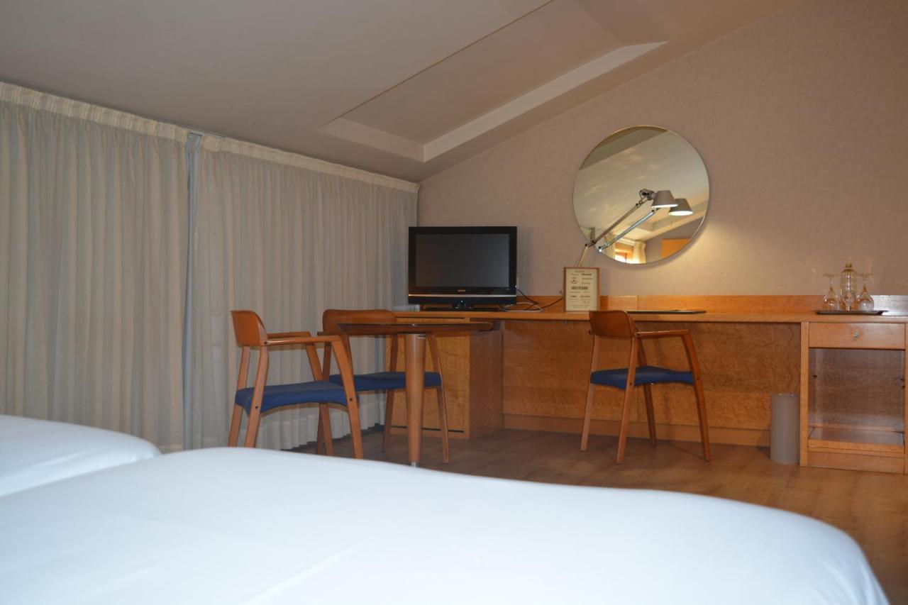 Ruta Jacobea Hotel Lavacolla Kültér fotó