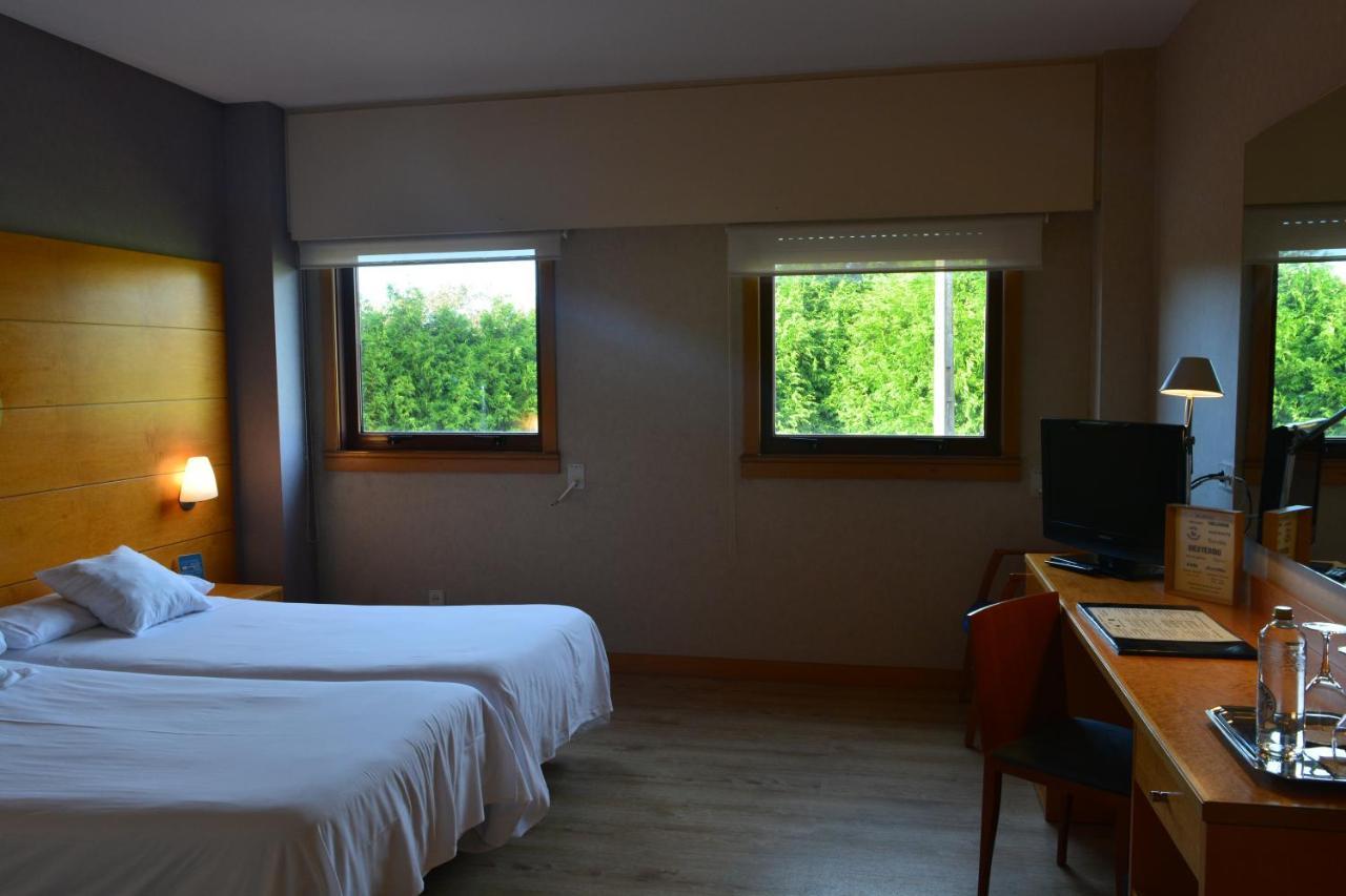Ruta Jacobea Hotel Lavacolla Kültér fotó